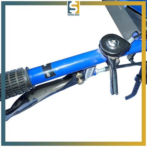 kama173 tay cam phai 500