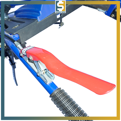 kama173 tay cam trai 500